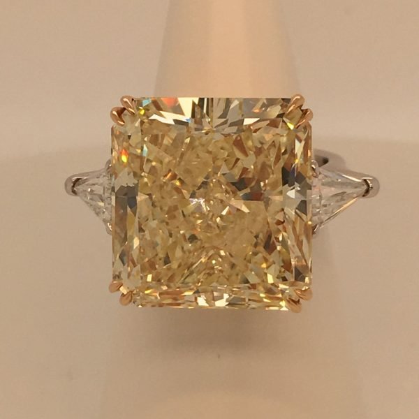 GIA 25.51 ct. Fancy Yellow Diamond Ring in 18k White Gold - Image 2