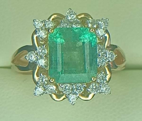 Women's 3.15 ct. Natural Emerald & Round Diamonds Ring in 14k Yellow Gold
