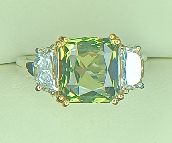 GIA 6.06 ct. Alexandrite & Half Moon Diamonds Ring in 18K White & 14K Yellow Gold - Image 2