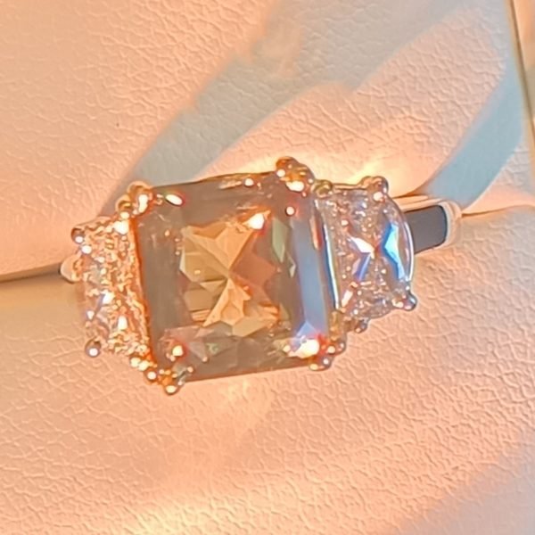 GIA 6.06 ct. Alexandrite & Half Moon Diamonds Ring in 18K White & 14K Yellow Gold - Image 6